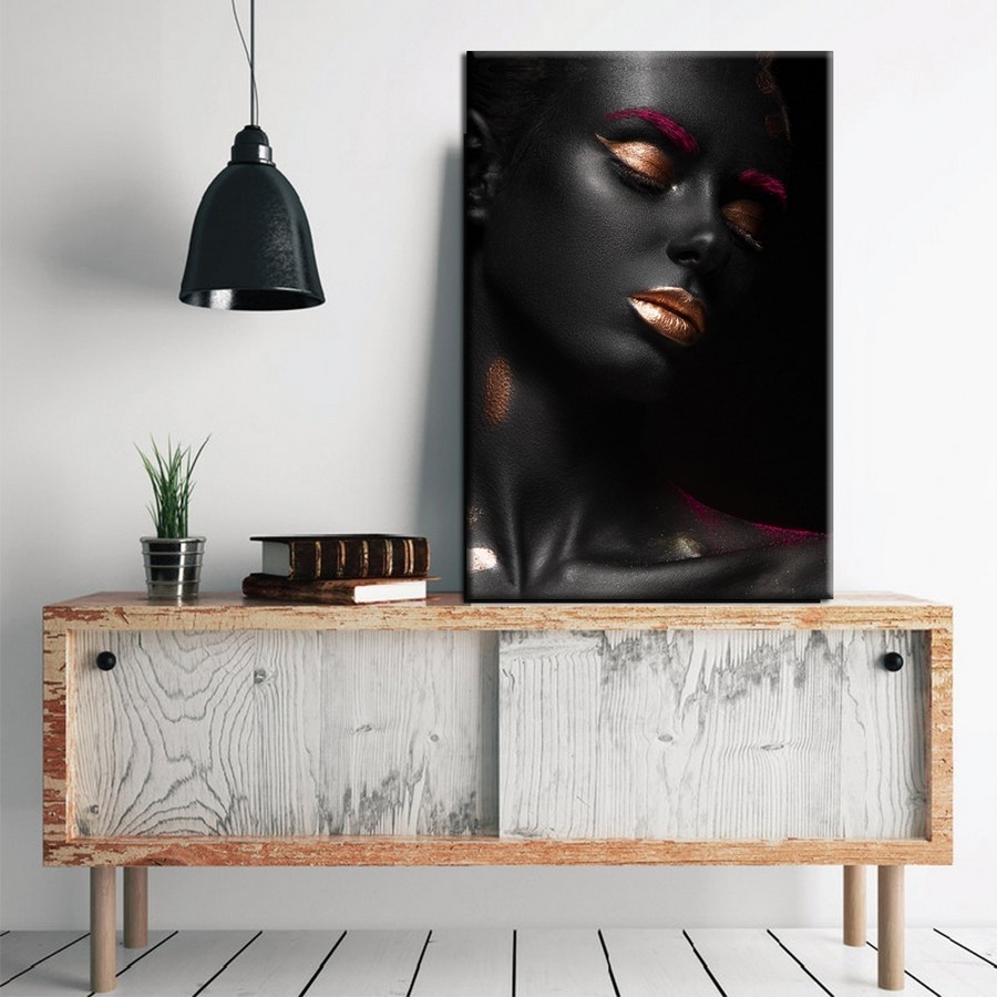 Siyah Zeminde Siyahi Kadın Yüzü Tablosu 
