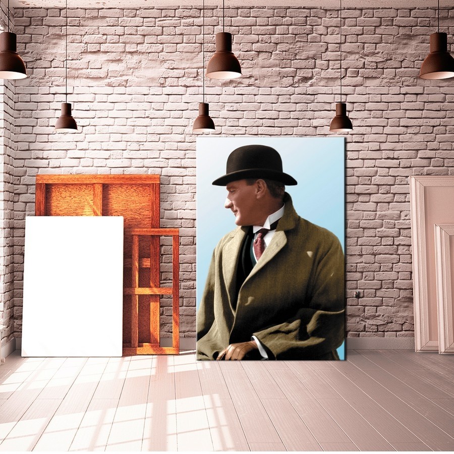 Beyaz Zeminde Atatürk Tablosu