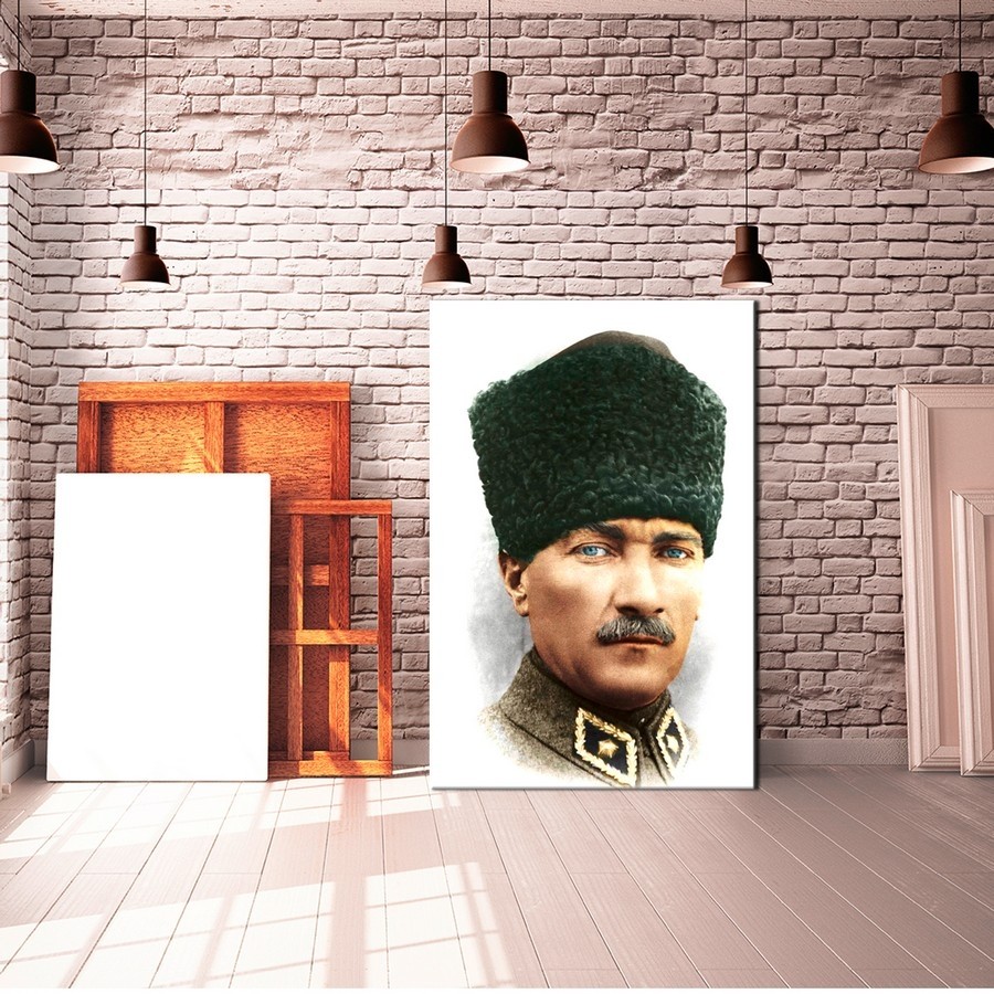 Beyaz Zeminde Atatürk Tablosu